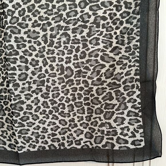 Cheetah print black, gray & white semi sheer chiffon polyester square scarf - Picture 4 of 8
